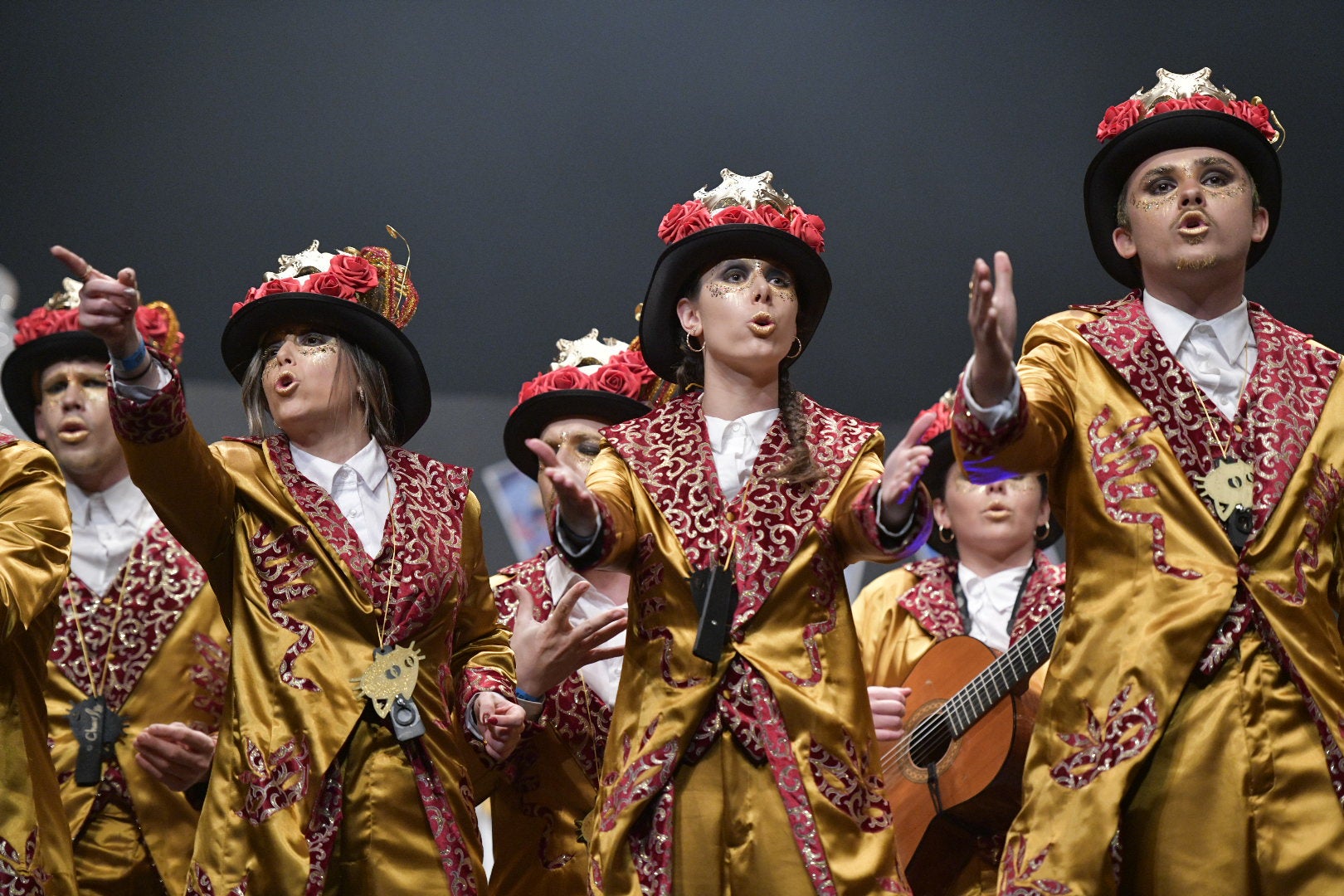 Actuación de la murga Charramangueros el primer día de preliminares del Concurso de Murgas del Carnaval de Badajoz 2025. 