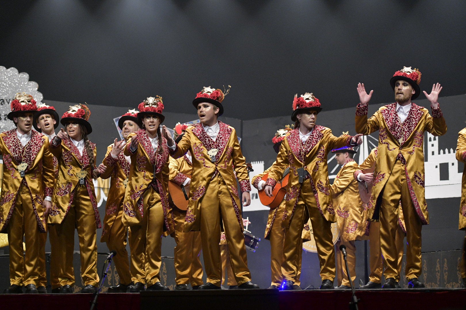 Actuación de la murga Charramangueros el primer día de preliminares del Concurso de Murgas del Carnaval de Badajoz 2025. 