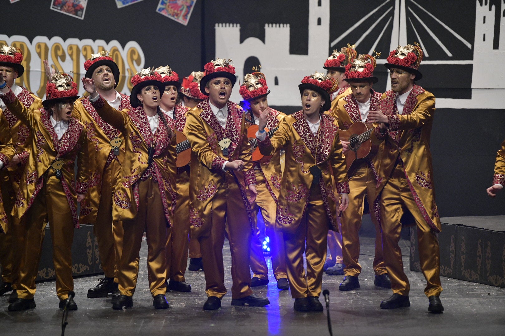 Actuación de la murga Charramangueros el primer día de preliminares del Concurso de Murgas del Carnaval de Badajoz 2025. 