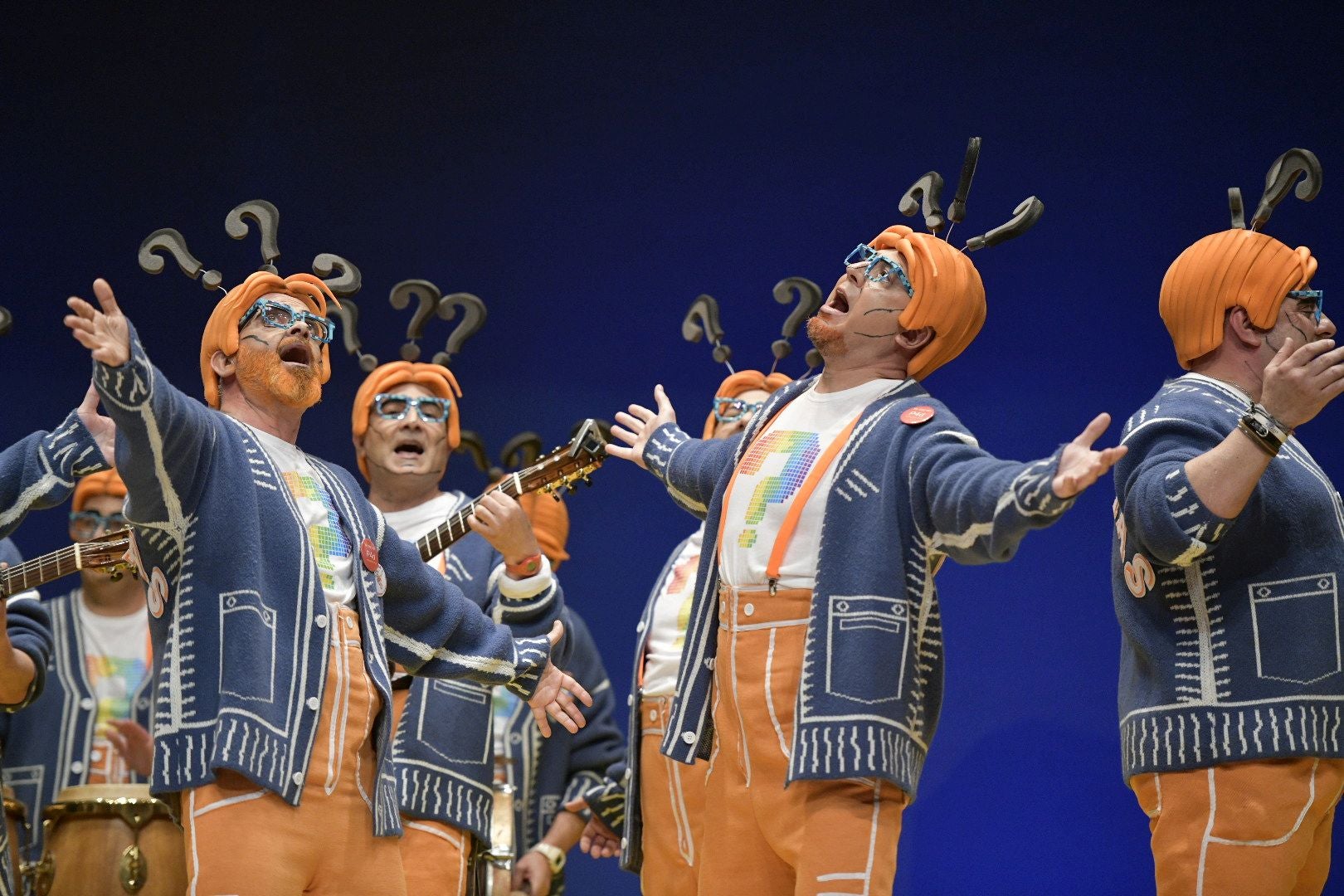 Actuación de la murga Pa 4 días el segundo día de preliminares del Concurso de Murgas del Carnaval de Badajoz 2025. 