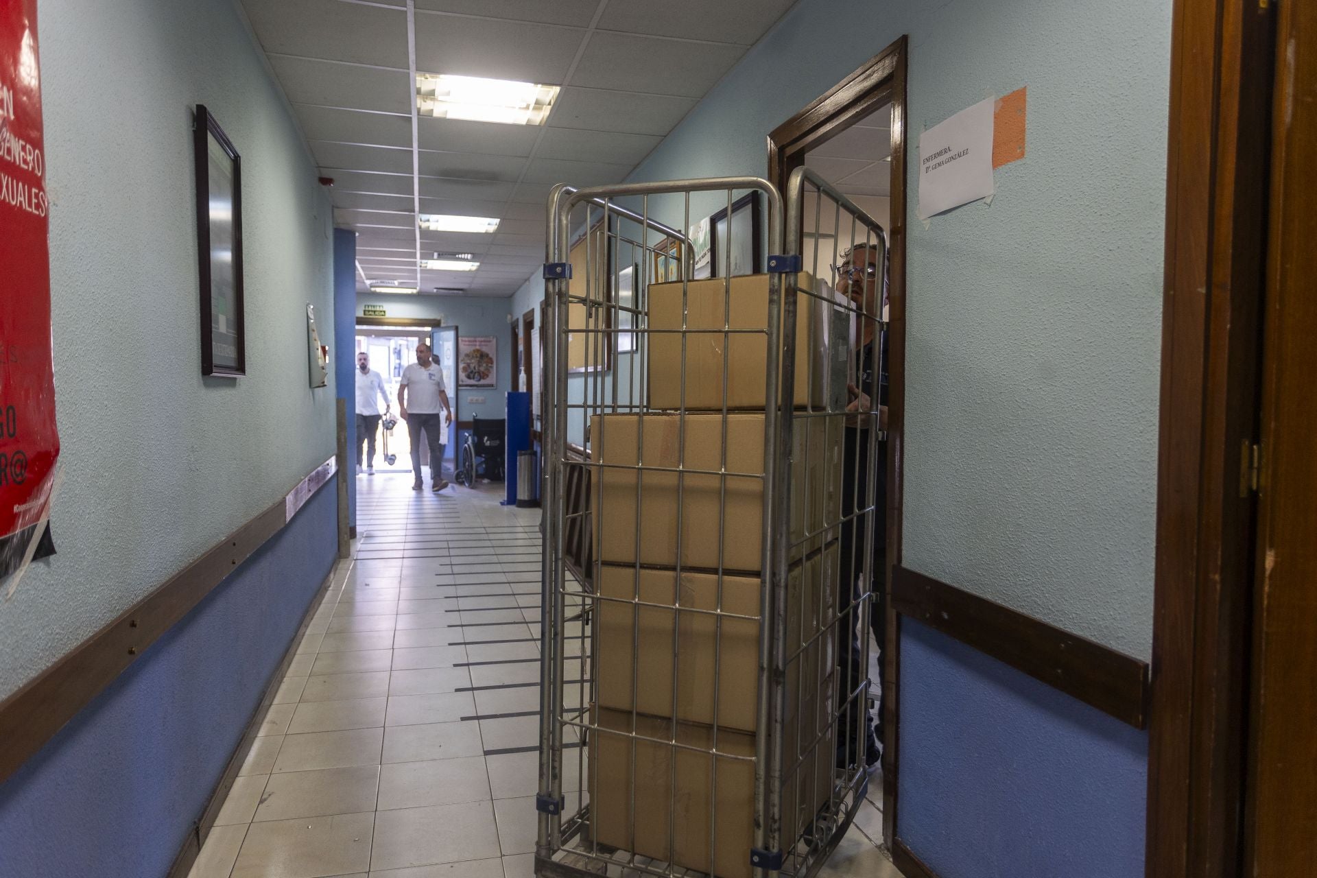 Así se hace el traslado del centro de salud Plaza de Argel al Hospital Provincial