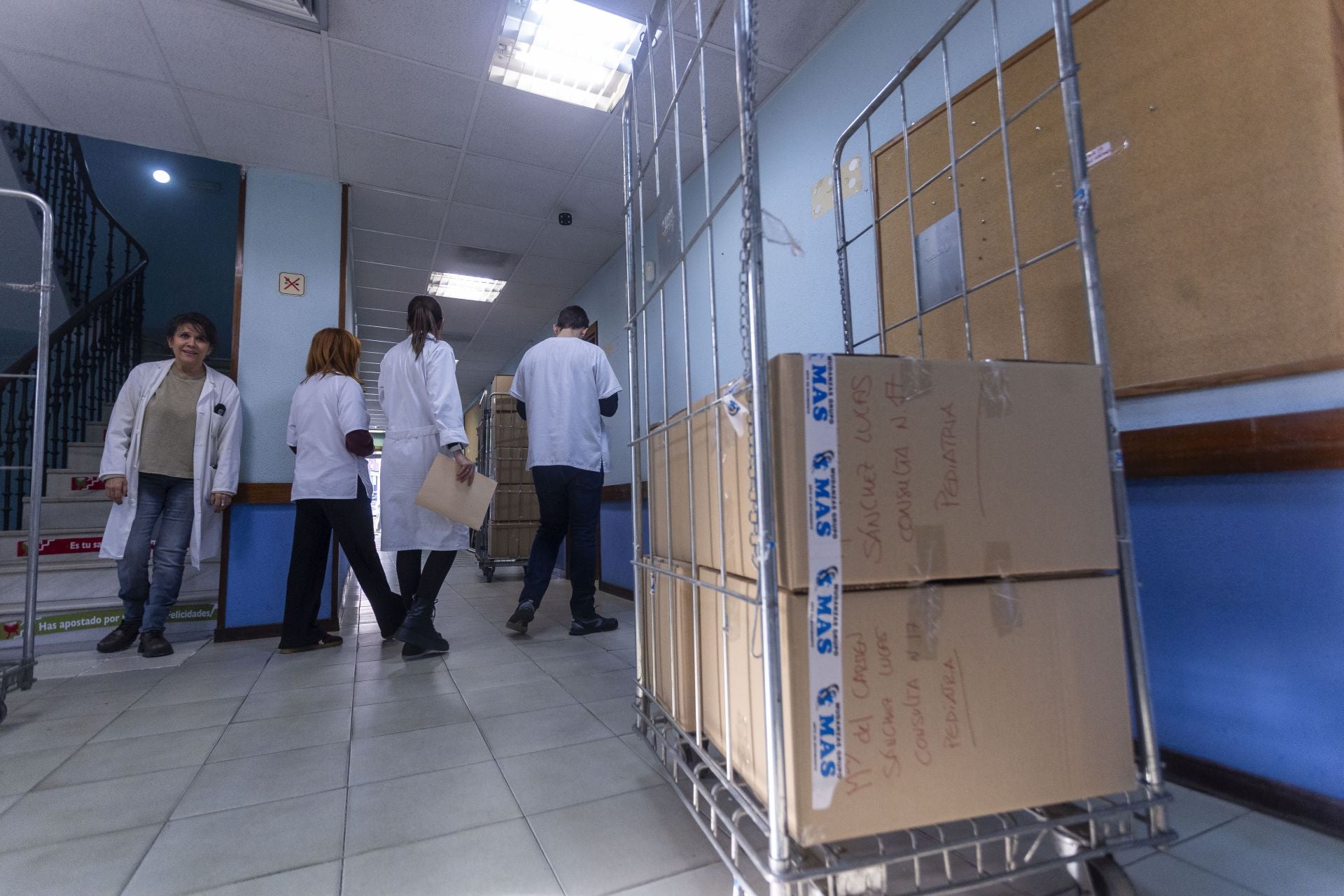 Así se hace el traslado del centro de salud Plaza de Argel al Hospital Provincial