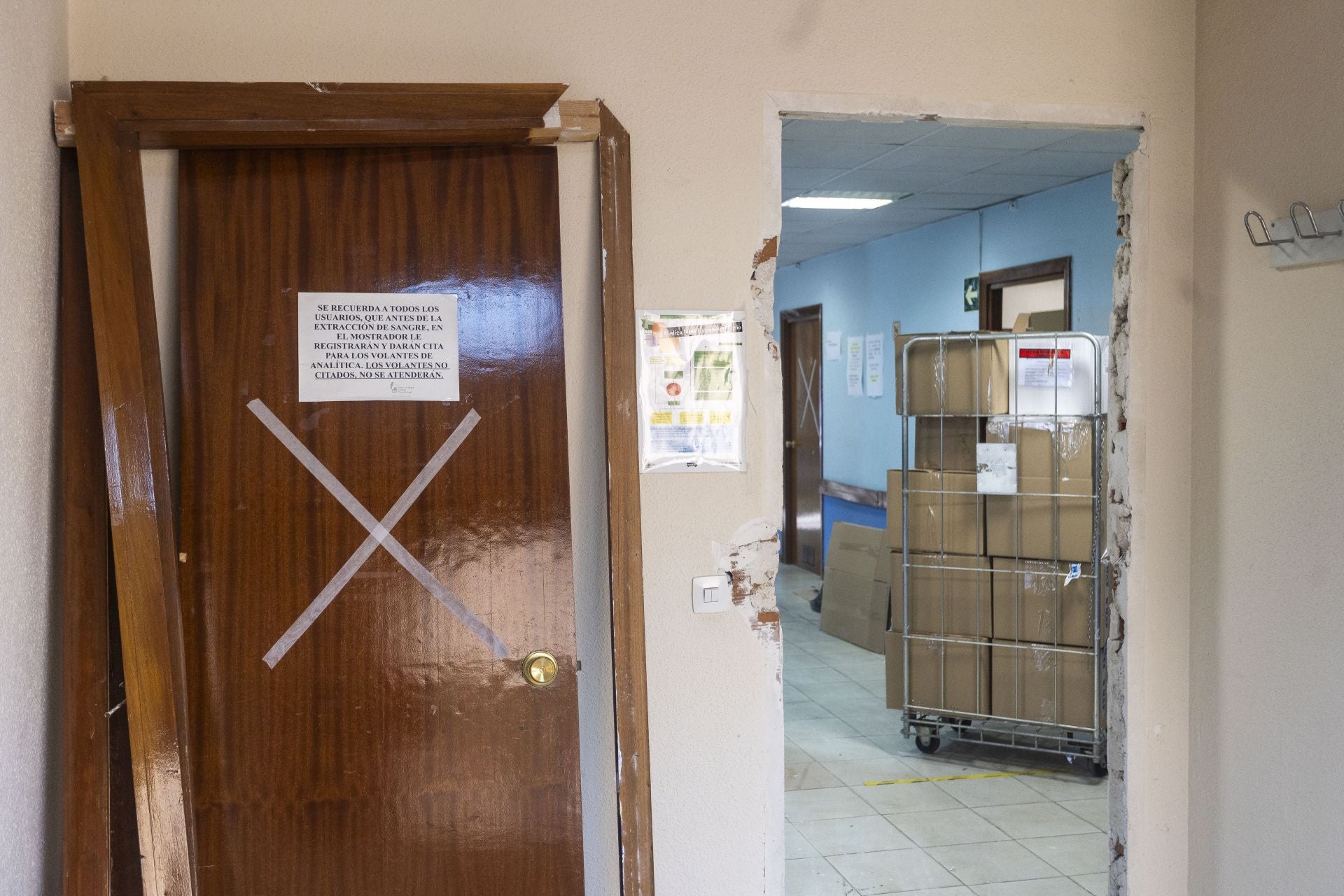 Así se hace el traslado del centro de salud Plaza de Argel al Hospital Provincial