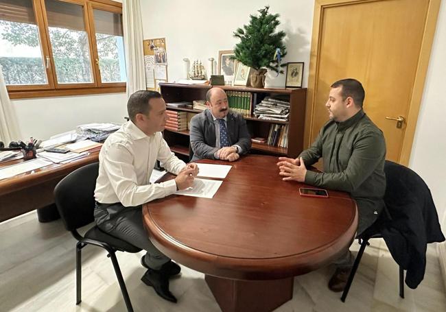 Reunión con dos diputados de Vox.