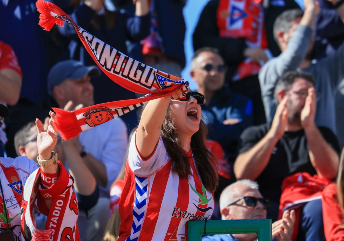 Aficionada del Don Benito en el derbi del pasado domingo.