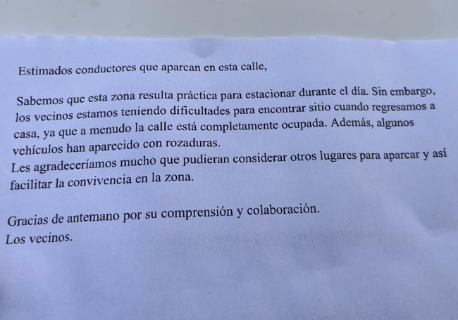 En el mes de noviembre a varios conductores que aparcan en el R-66 les dejaron esta nota en el coche.