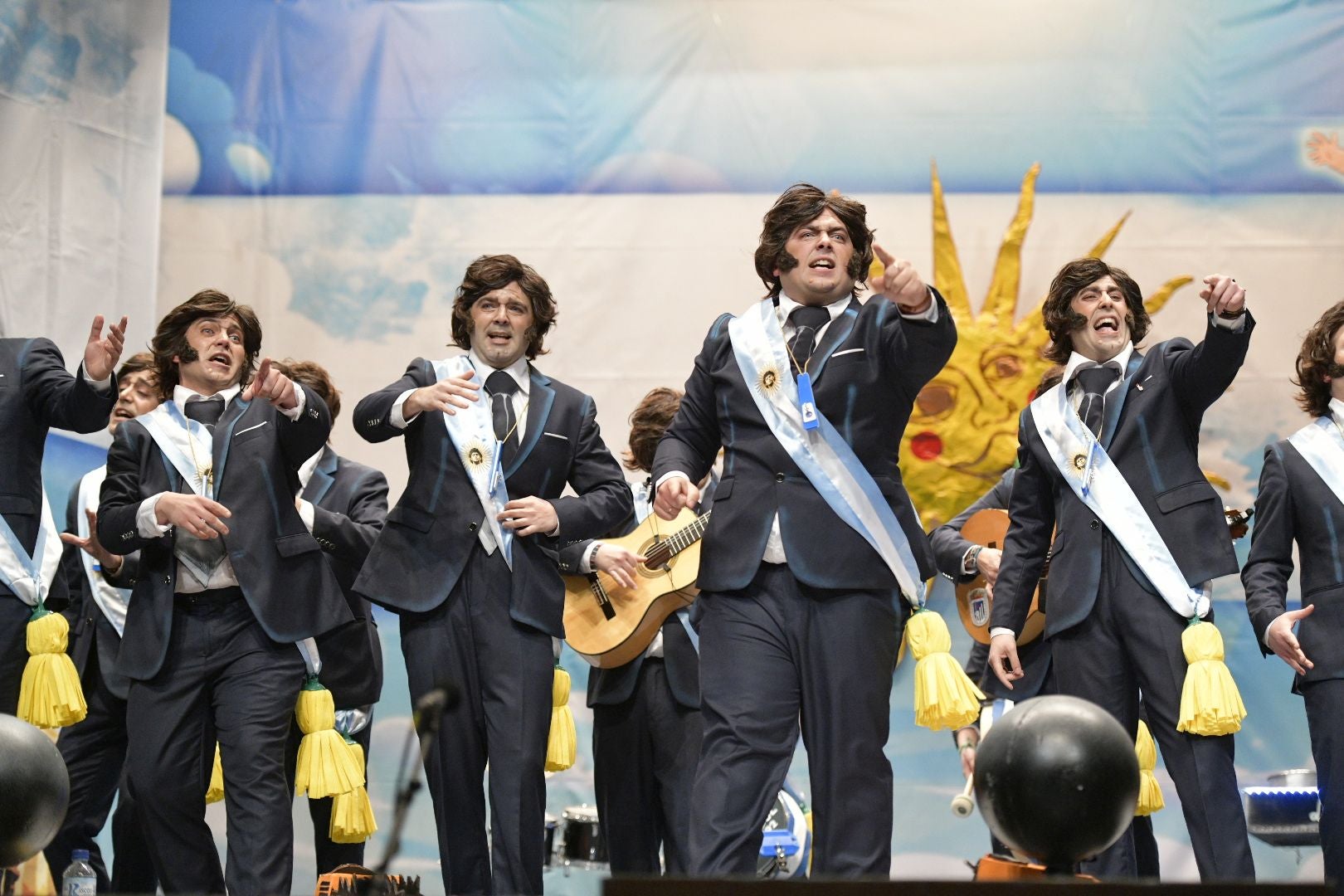 Actuación de De Tururta Madre en la primera semifinal del Concurso de Murgas del Carnaval de Badajoz 2025. 