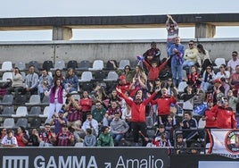 La afición del Extremadura se hizo notar en el Nuevo Vivero.