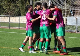 El Ciudad celebra un gol.