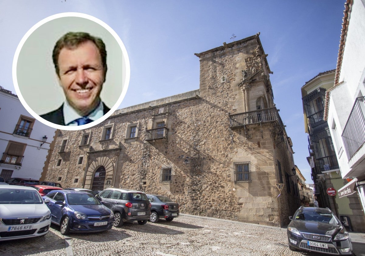 Fachada del Palacio de Godoy de Cáceres. En el círculo, Joaquín Arimón, director del hotel.