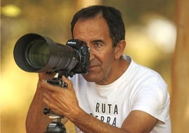 Joaquín Figueredo en el pantano de Piedra Aguda, cerca de su casa, en pleno aguardo.
