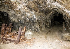 Interior de la mina Monchi, en Burguillos del Cerro, donde hay indicios de tierras raras. Es uno de los cuatro yacimientos contabilizados en Extremadura.