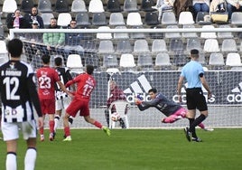 Álex Quesada se ha recuperado y su titularidad o la de Alonso en la portería es la única duda para Luis Oliver Sierra.