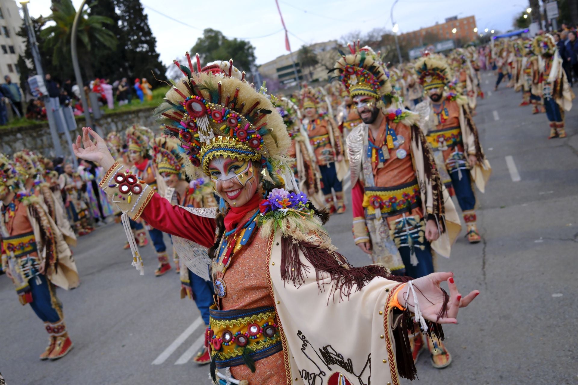 El desfile de comparsas de este sábado en el Carnaval de Badajoz 2025, en imágenes