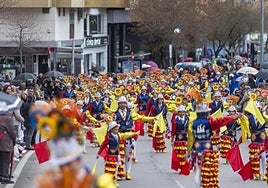 Integrantes de Takicardia, la comparsa ganadora del desfile de Cáceres.