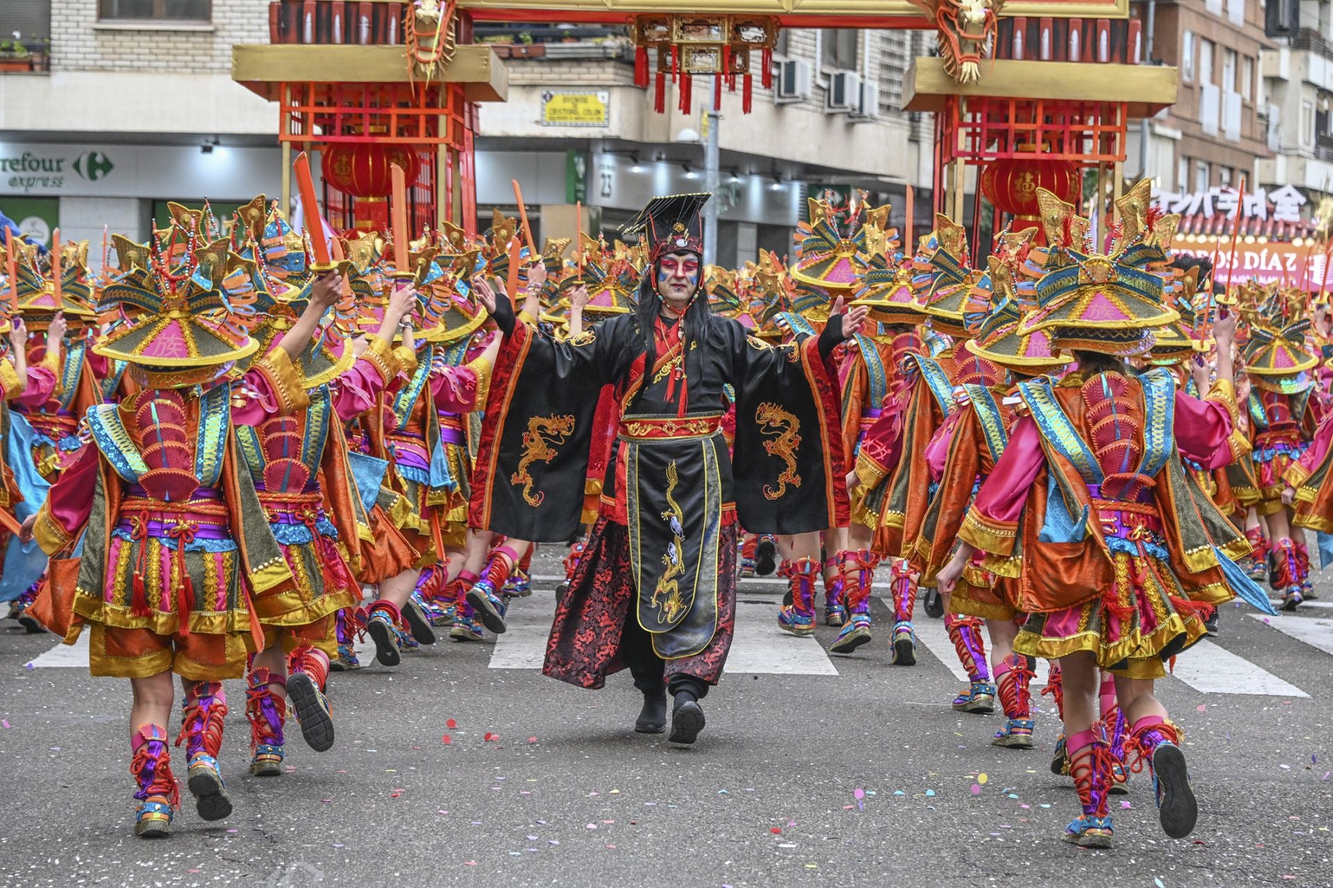 La comparsa ganadora del Gran Desfile del Carnaval de Badajoz, en imágenes