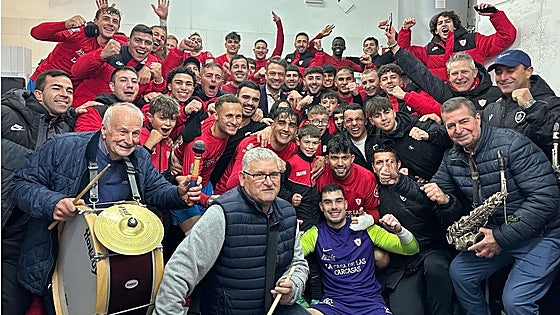 El Badajoz se queda atrás en la lucha por el ascenso directo