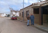 La casa de piedra que no encaja en un supuesto pueblo blanco