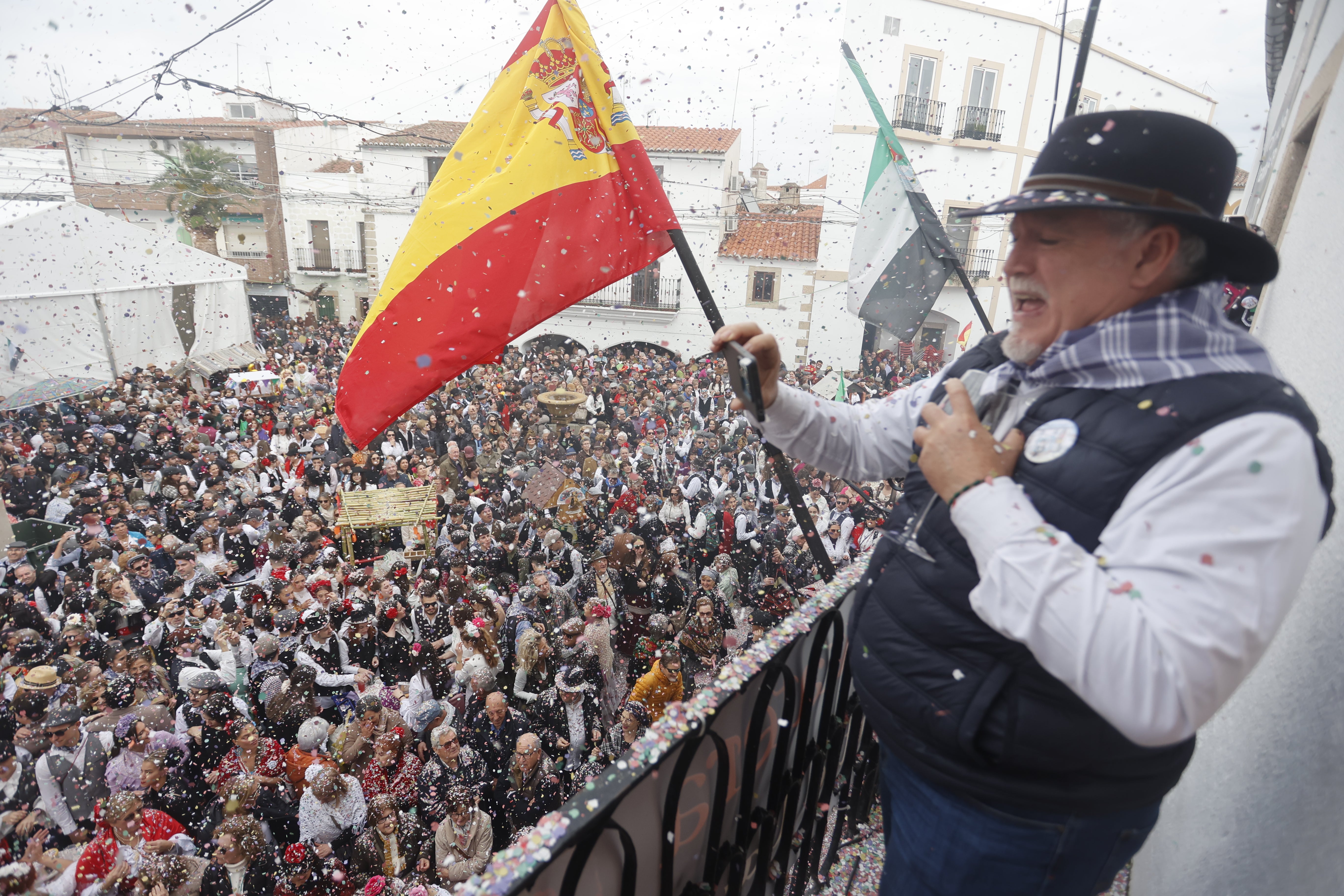 Cientos de personas disfrutan de la Pedida de la Patatera