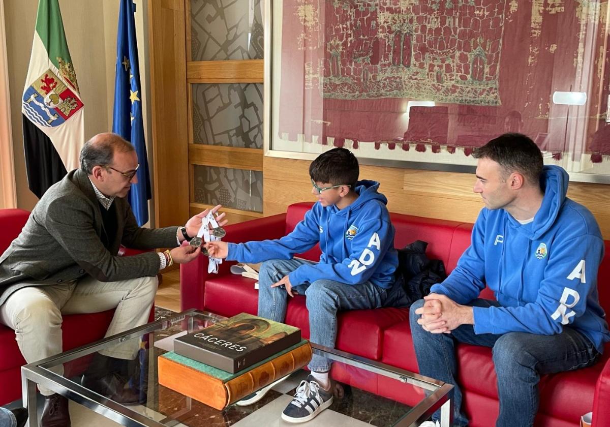 Recepción a Francisco Guerra ayer en la alcaldía.