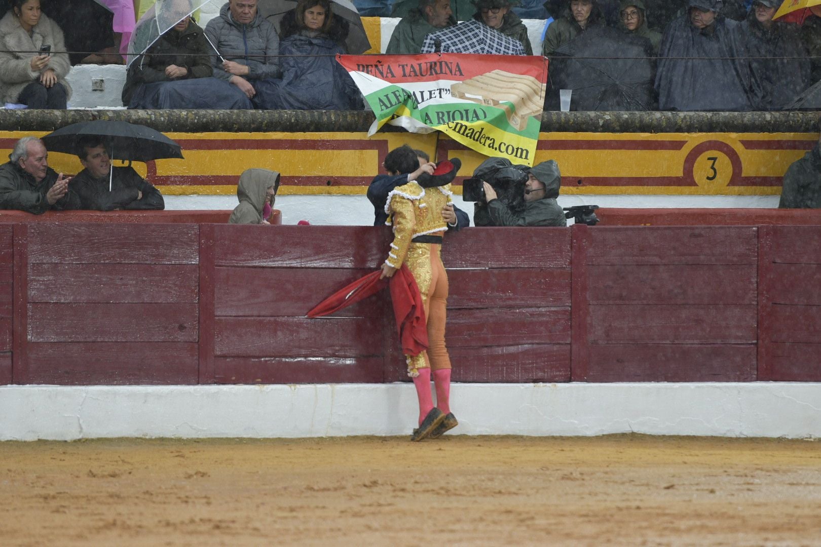 La novillada que abrió la feria de Olivenza, en imágenes