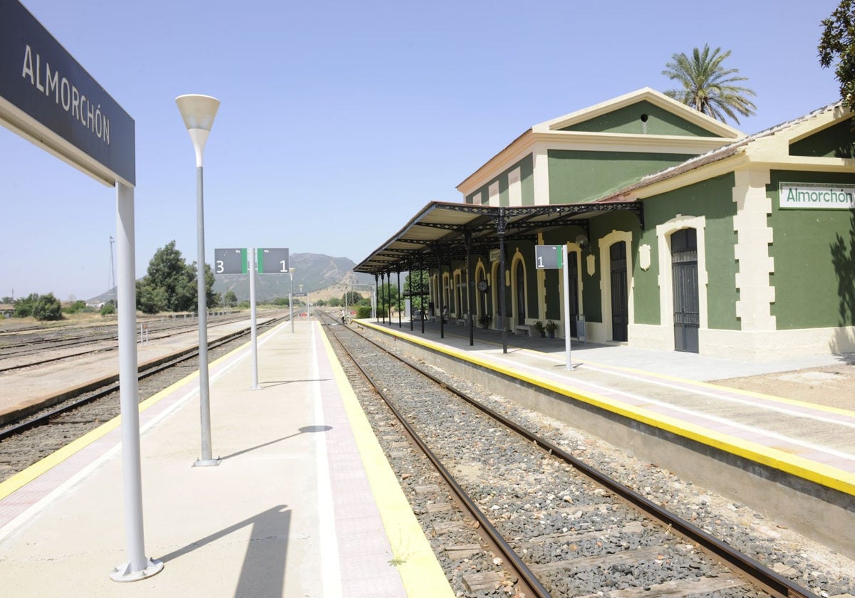 Estación de Almorchón, en la línea de Mérida a Ciudad Real.