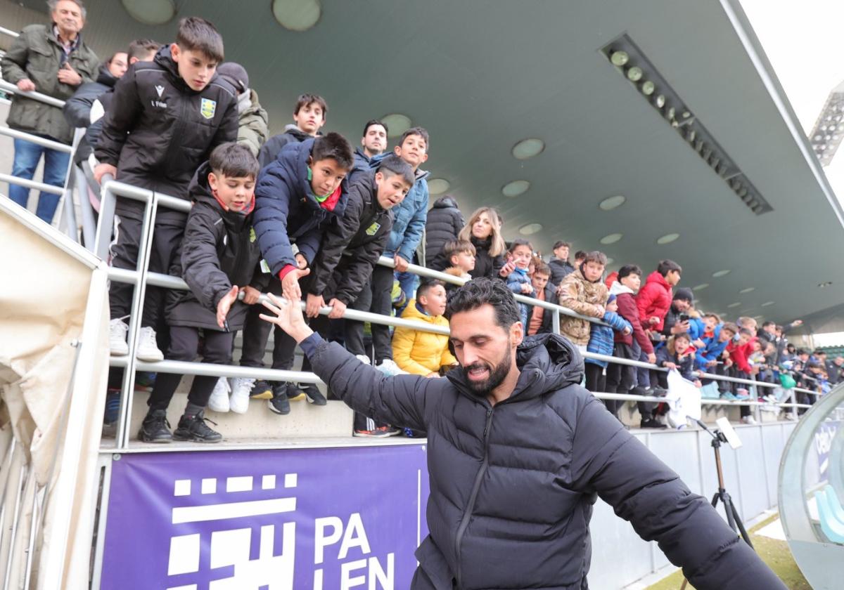 Álvaro Arbeloa, entrenador del Real Madrid, rival de La Cruz.