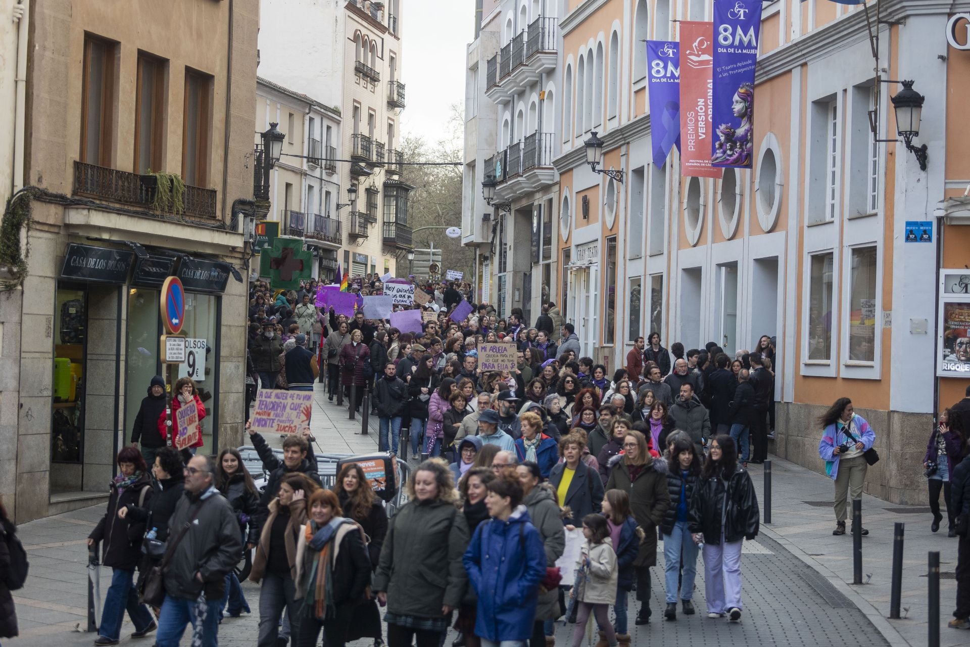 El 8M en Cáceres, en imágenes