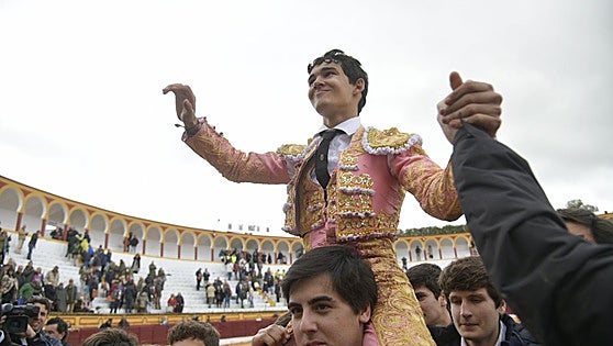 Tomás Bastos y el hierro de Talavante salvan la matinal de Olivenza