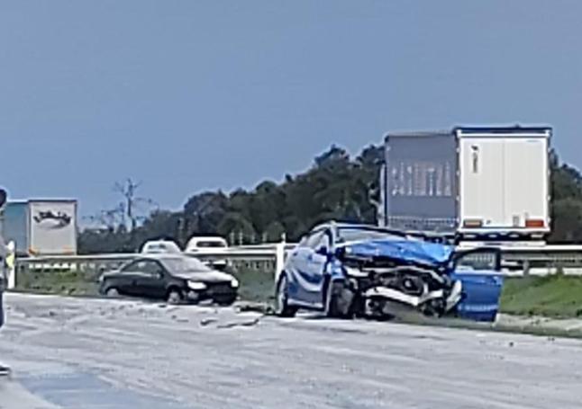 Turismos siniestrados en la colisión en cadena en la EX-A1 por una granizada.