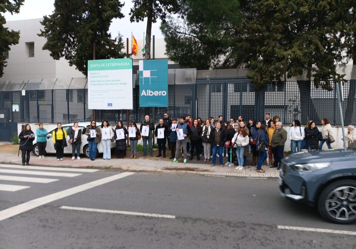 Concentración este lunes a las puertas del centro de menores Marcelo Nessi.