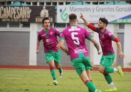 Teto celebra el 0-1 del Ciudad de Plasencia ante la UPP.