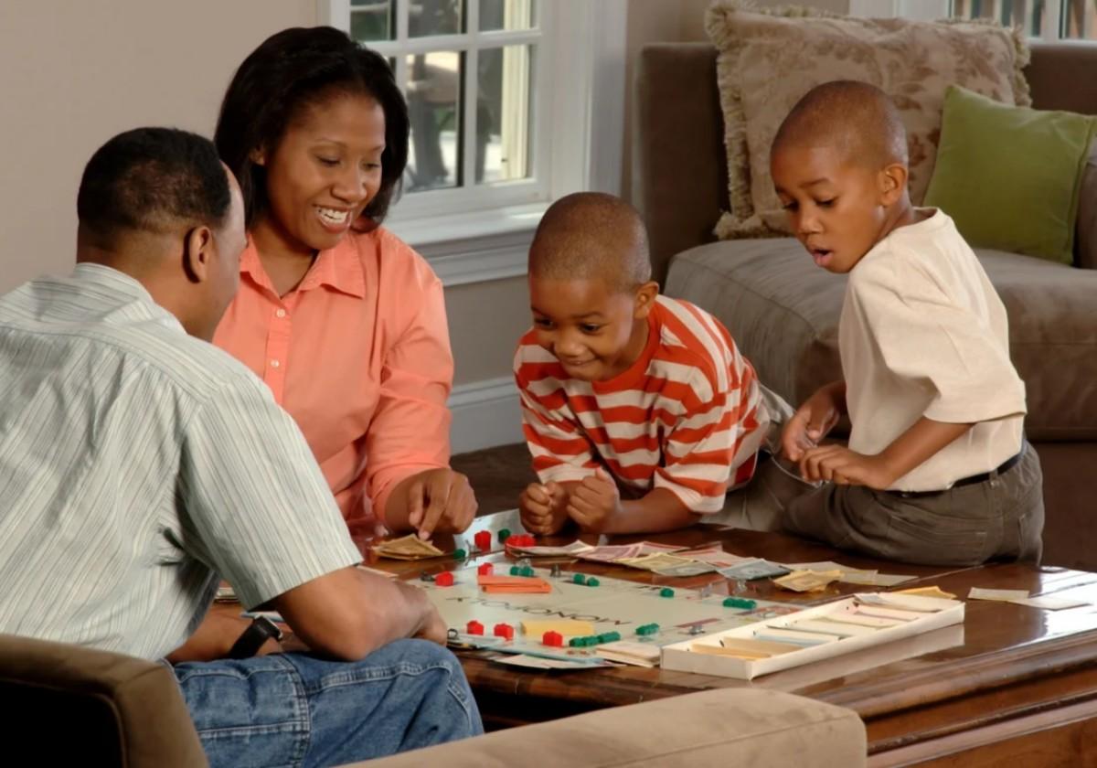 Cinco juegos de mesa para celebrar el Día del Padre en familia