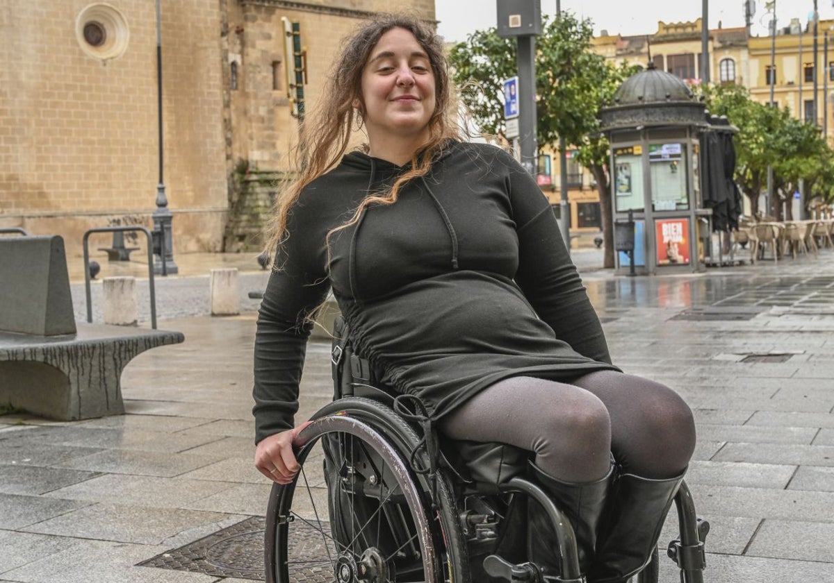 Loida Zabala, esta semana en la Plaza de España de Badajoz.