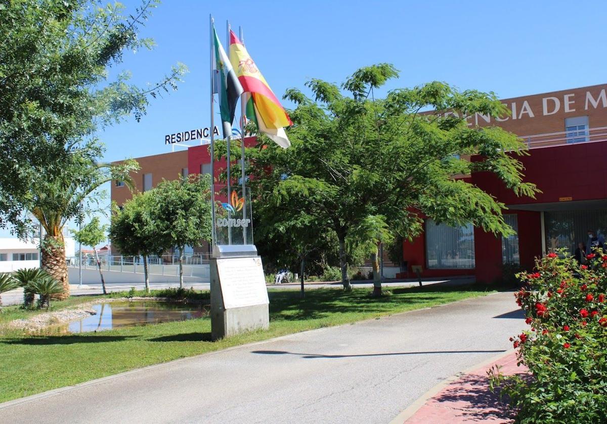 Exterior de la residencia de mayores afectada.