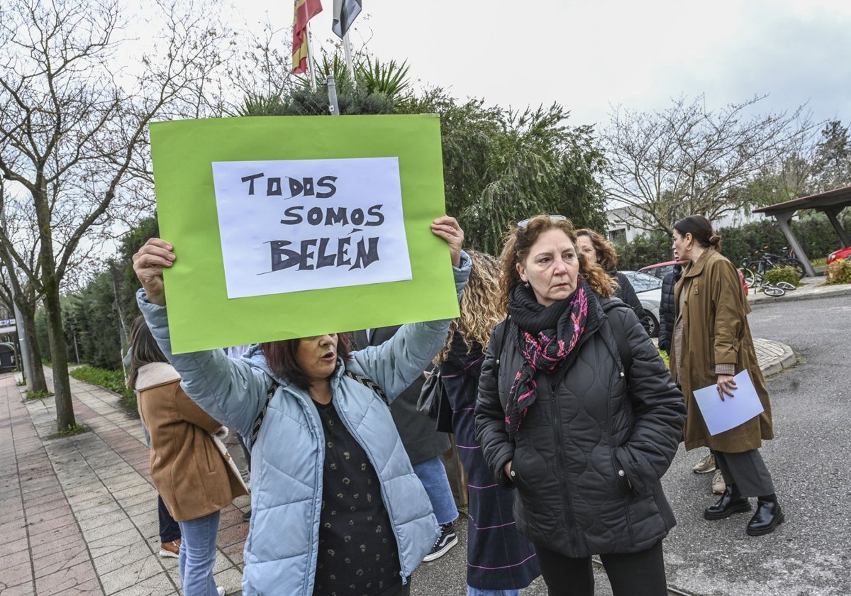 Concentración de los compañeros de la víctima en Badajoz.