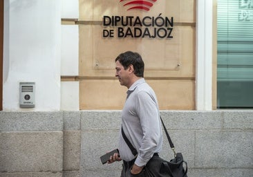 El hermano de Sánchez buscó un piso en Badajoz antes de ser contratado por la Diputación