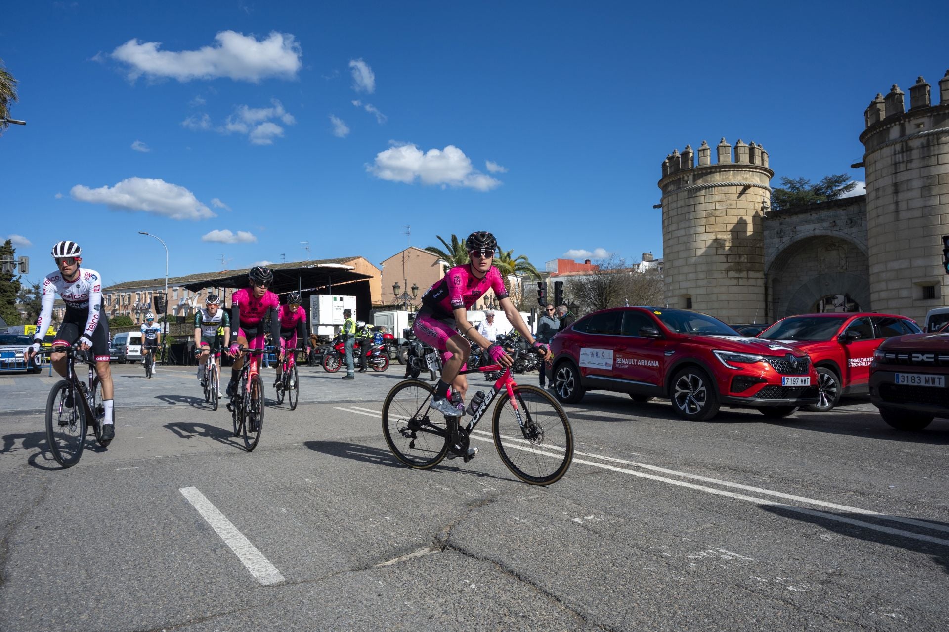 La llegada a Badajoz de La Vuelta Ciclista a Extremadura, en imágenes