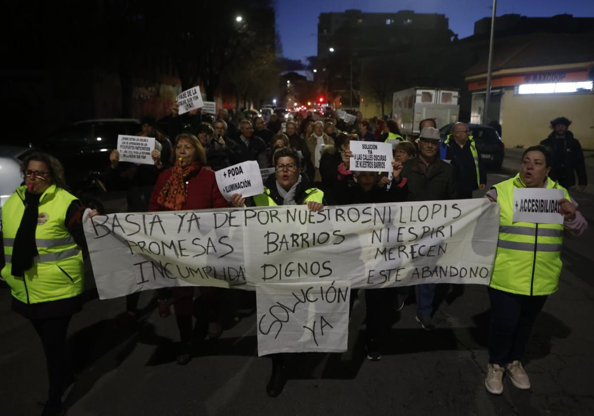 Manifestación en Llopis Ivorra por la mejora del barrio