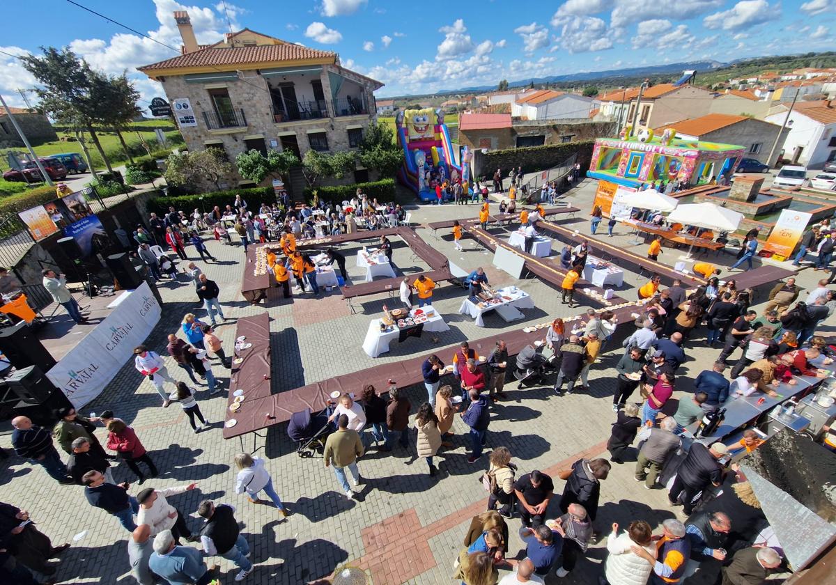 Fotos | 80 metros de jamón ibérico solidario