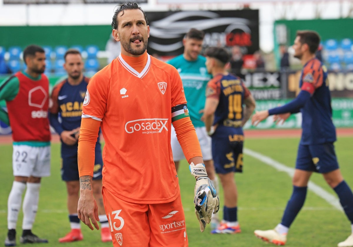 Olmedo es baja por sanción para este partido.