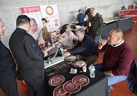 El concurso 'Come Jamón' celebrado en Badajoz, en imágenes