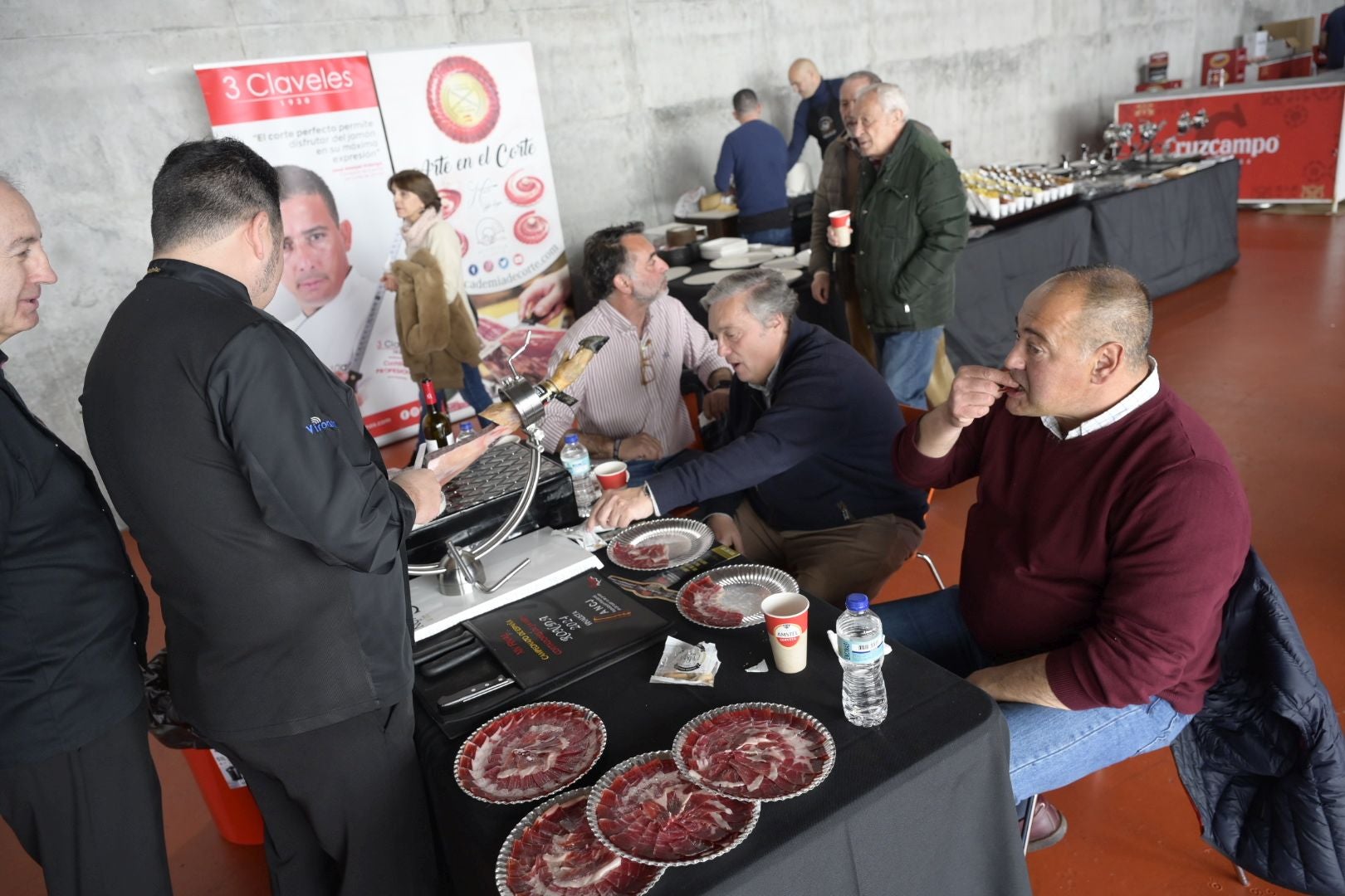 El concurso &#039;Come Jamón&#039; celebrado en Badajoz, en imágenes