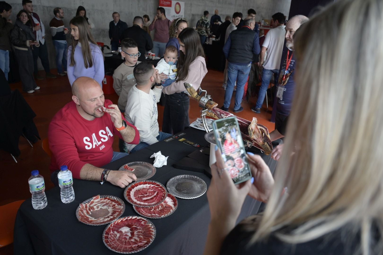 El concurso &#039;Come Jamón&#039; celebrado en Badajoz, en imágenes