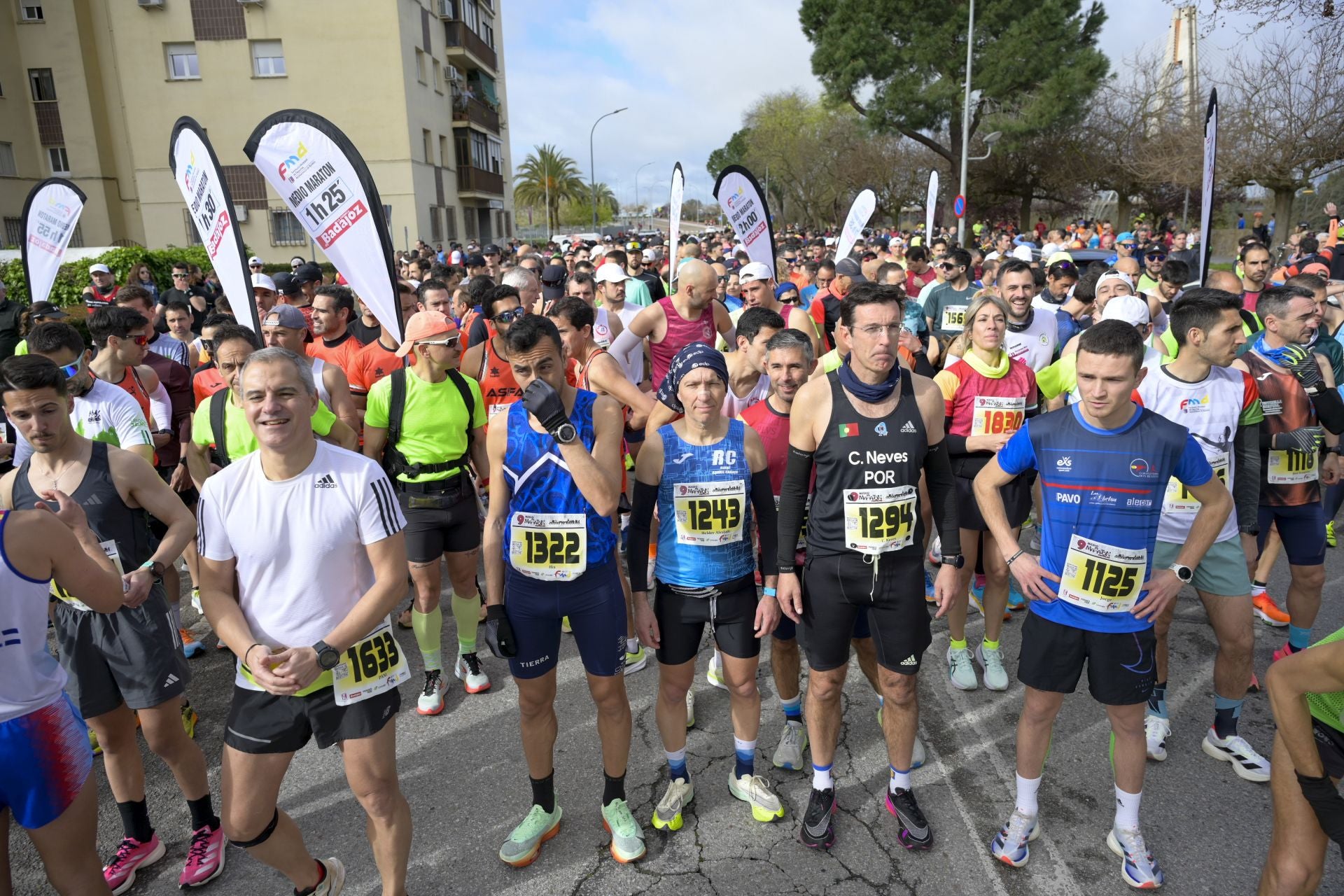 El Maratón Popular y Medio Maratón de Badajoz, en imágenes