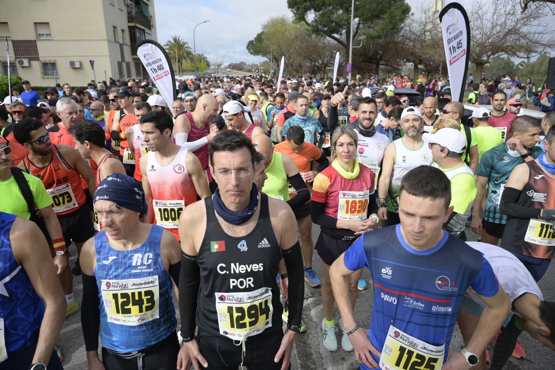 El Maratón Popular y Medio Maratón de Badajoz, en imágenes