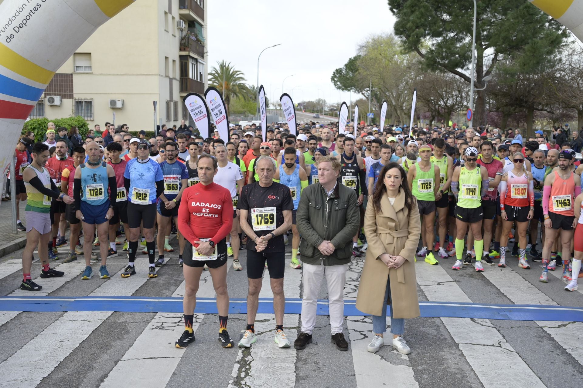 El Maratón Popular y Medio Maratón de Badajoz, en imágenes