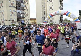 El Maratón Popular y Medio Maratón de Badajoz, en imágenes