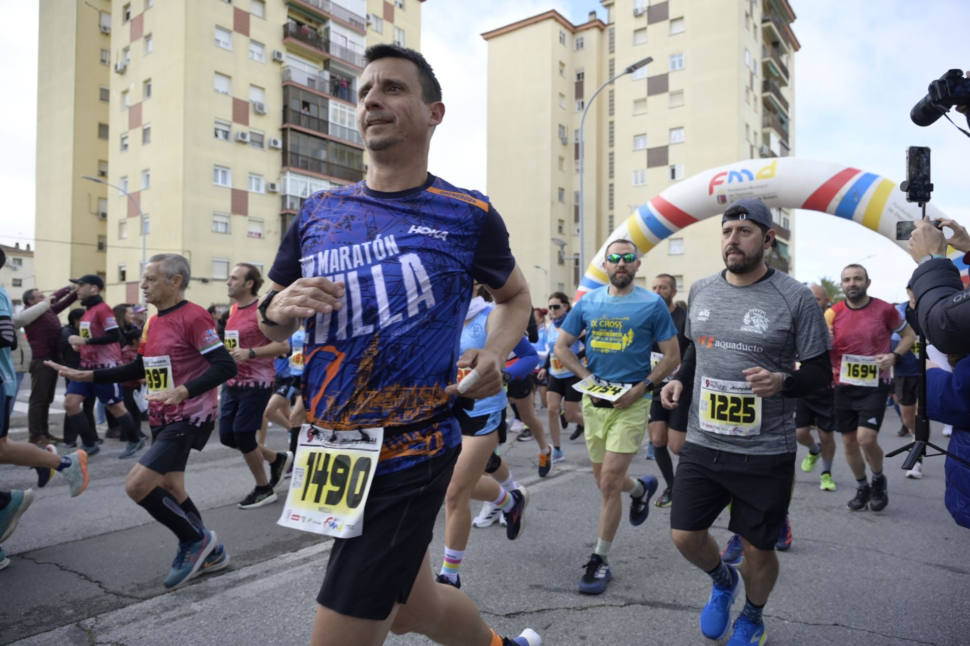 El Maratón Popular y Medio Maratón de Badajoz, en imágenes