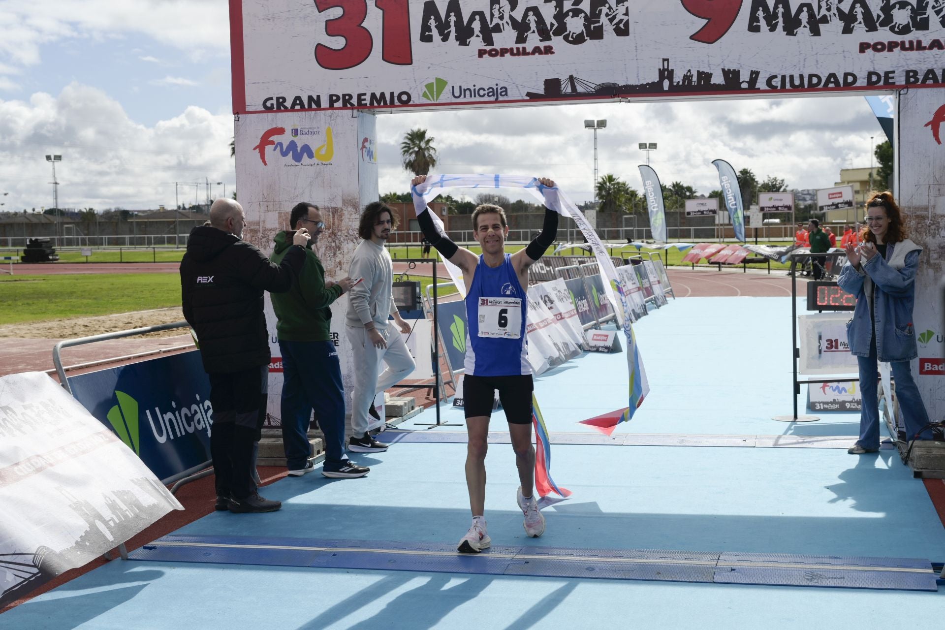 El Maratón Popular y Medio Maratón de Badajoz, en imágenes